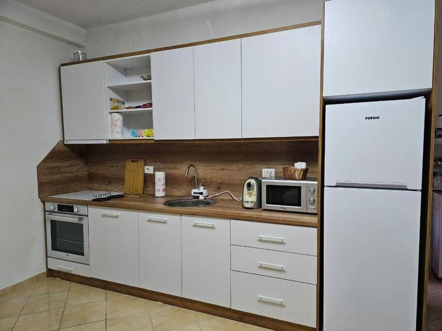 Helia's Home Apartment in Vlorë