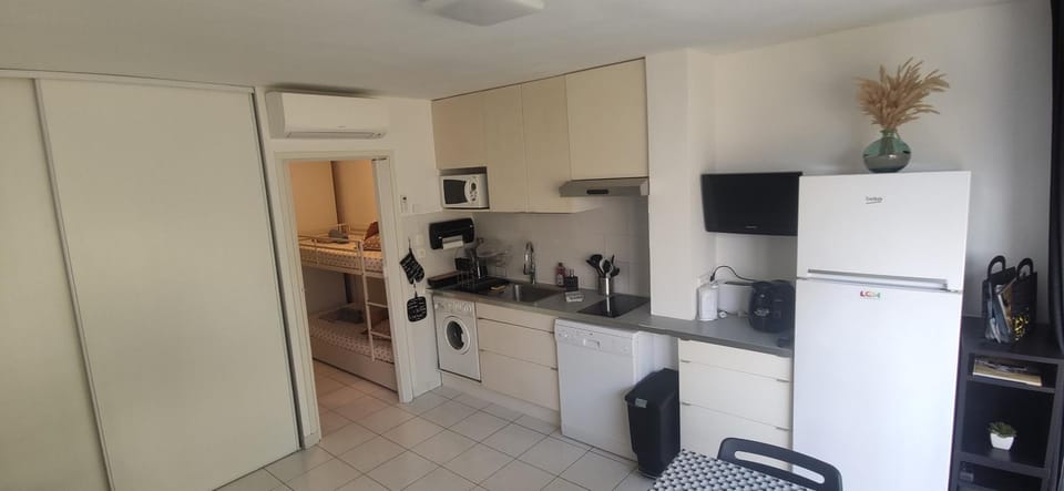 Coffee/tea facilities, Kitchen or kitchenette, Meals, Breakfast, Lunch, bunk bed, dishwasher, heating, oven, pet friendly, stove, toaster, air conditioner