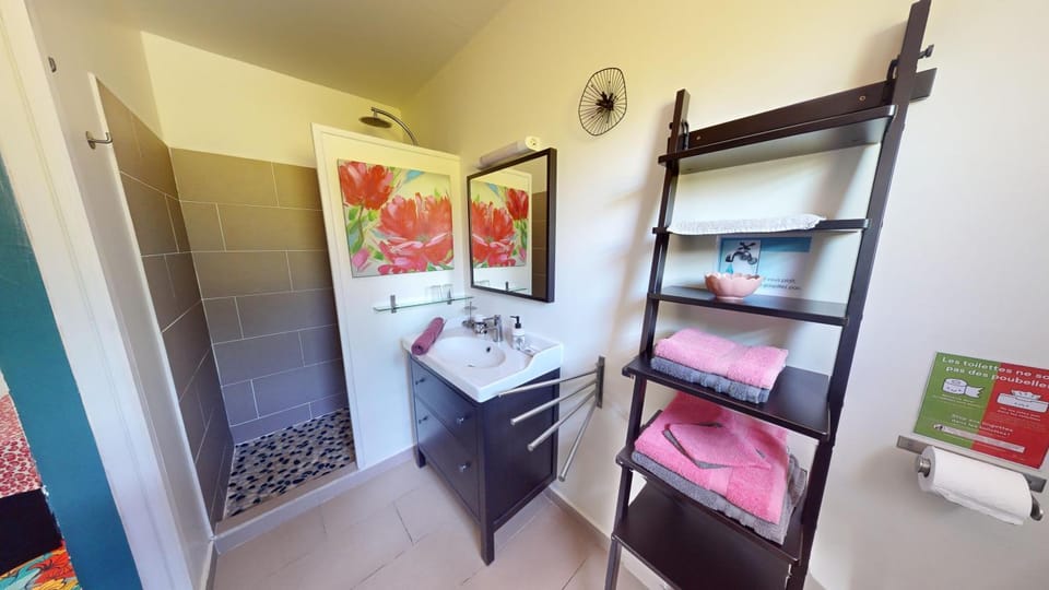 Shower, Bathroom, towels
