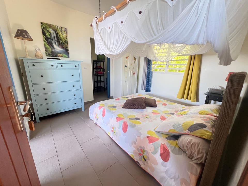 Bed, Bedroom, air conditioner