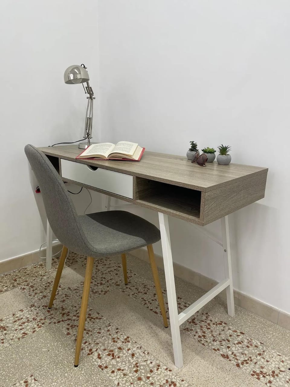 Seating area, internet