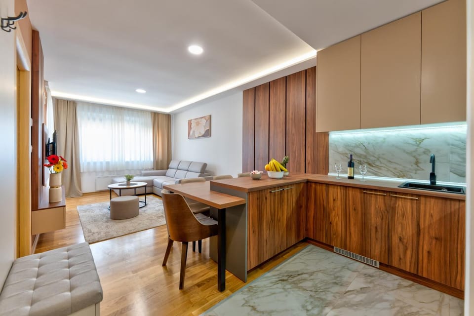 Kitchen or kitchenette, Living room, Seating area, Dining area