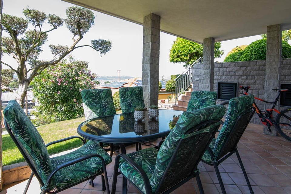 Patio, Natural landscape, View (from property/room), Balcony/Terrace, Living room, Seating area, Garden view