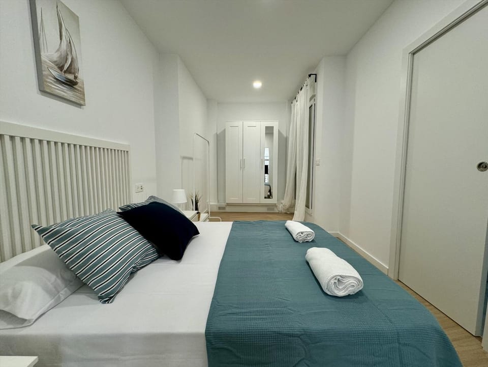 Bed, Photo of the whole room, Bedroom, wardrobe