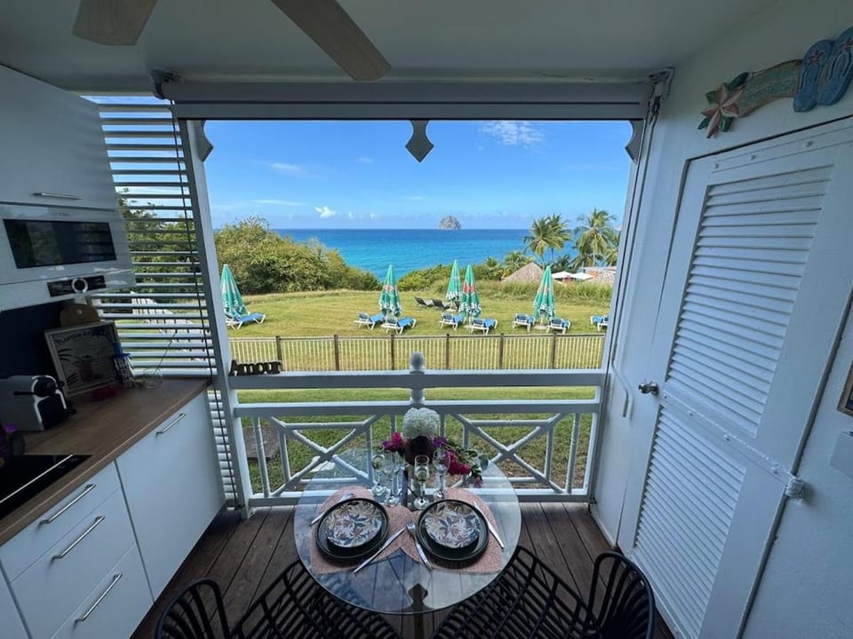 Day, Natural landscape, View (from property/room), Balcony/Terrace, Dining area, Sea view