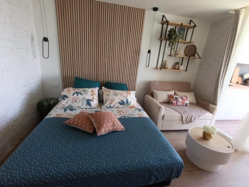 Bed, Living room, Photo of the whole room, Bedroom