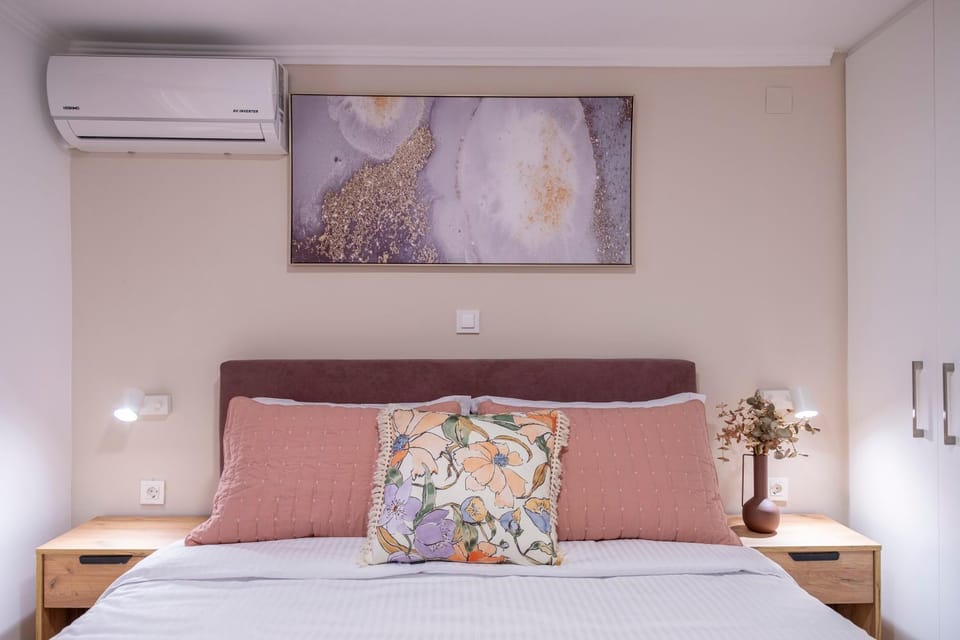 Bed, Bedroom, air conditioner