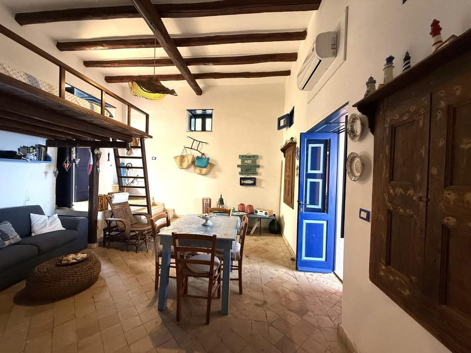 Casa Ajo e Didy, panorama sul mare a Malfa House in Sicily