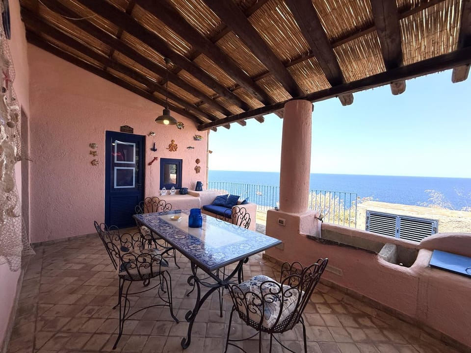 Casa Ajo e Didy, panorama sul mare a Malfa House in Sicily