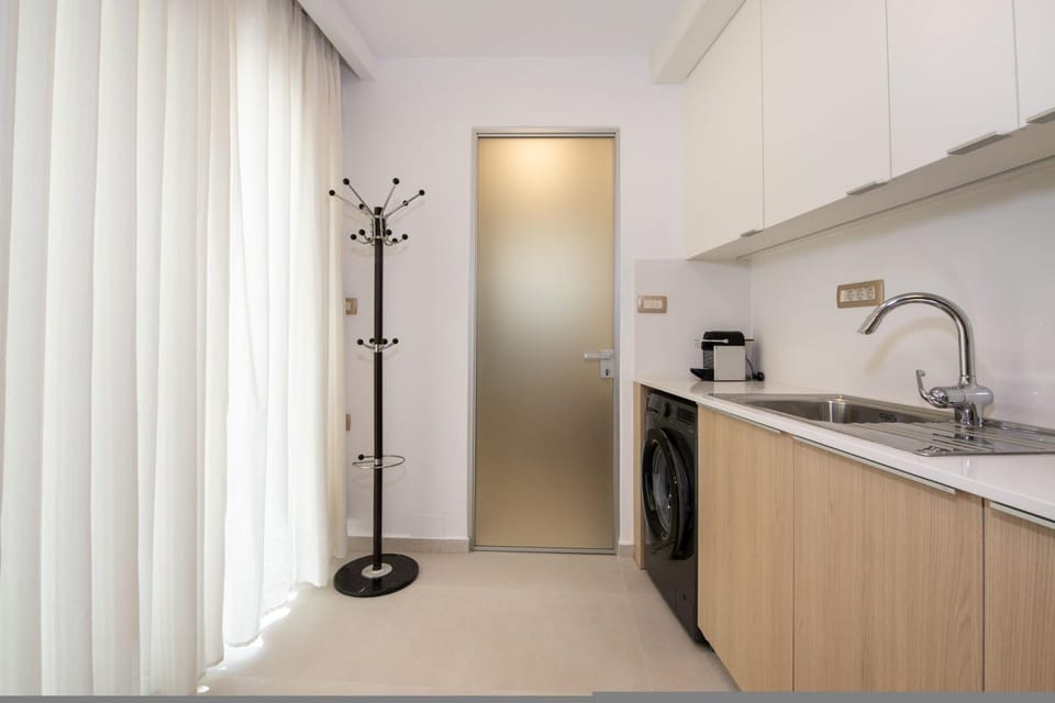 Kitchen or kitchenette, washing machine