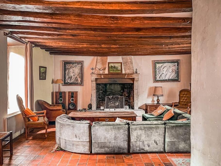 Living room, Seating area