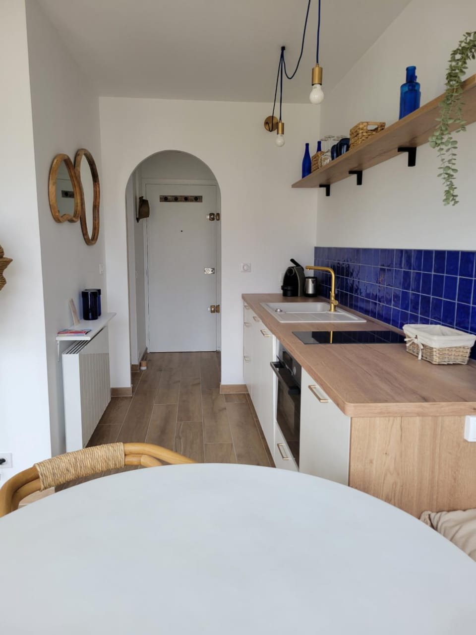 Facade/entrance, Kitchen or kitchenette