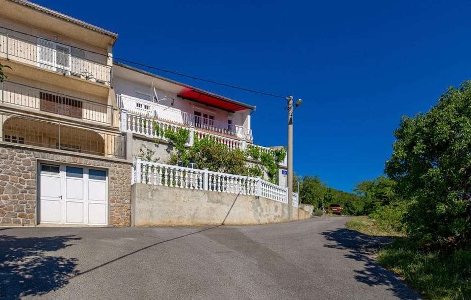 Property building, Balcony/Terrace, Balcony/Terrace