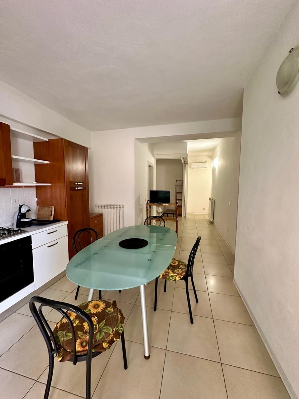 Dining area, kitchen