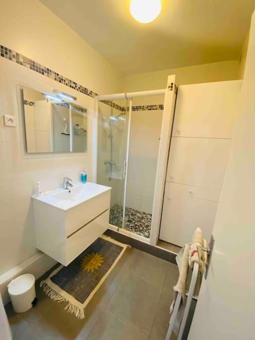 T2 centre ville parking prive clim 300m plage Apartment in La Grande-Motte