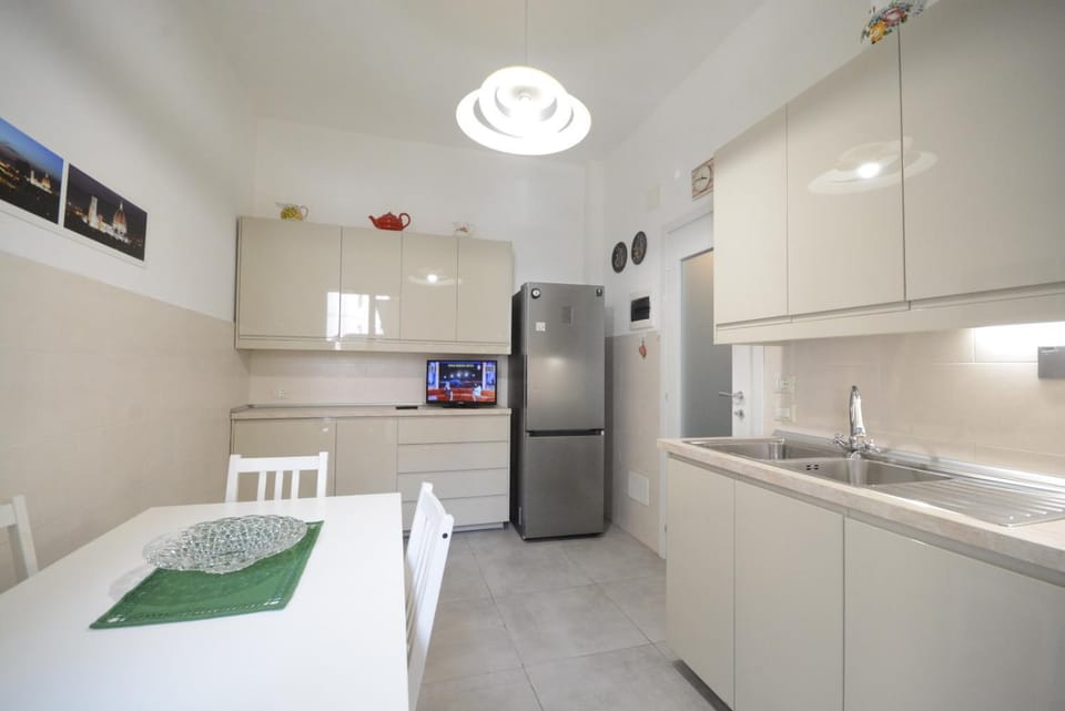 Kitchen or kitchenette, Dining area, oven, stove