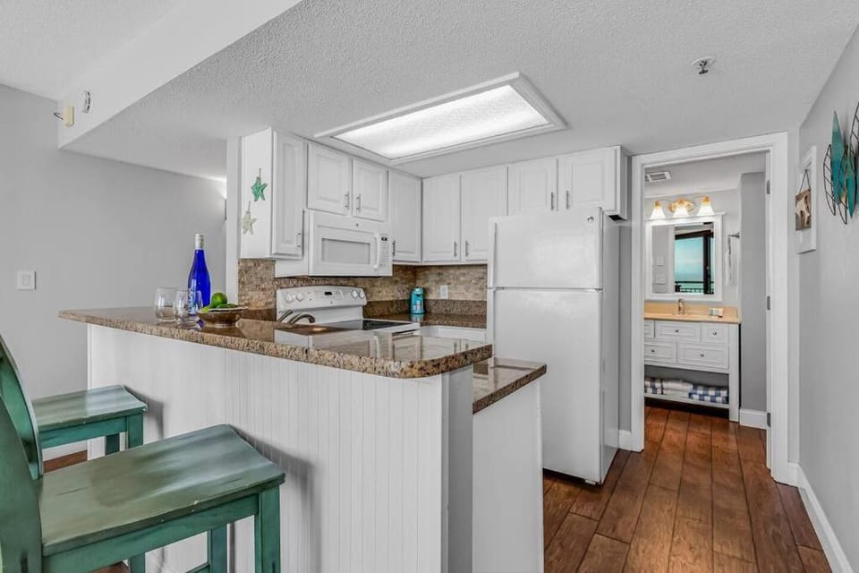 Pristine Oceanfront King Suite Best Layout in Bldg 806 Apartment in Myrtle Beach