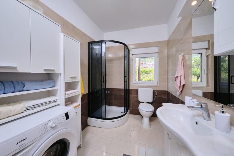 Shower, Bathroom, washing machine