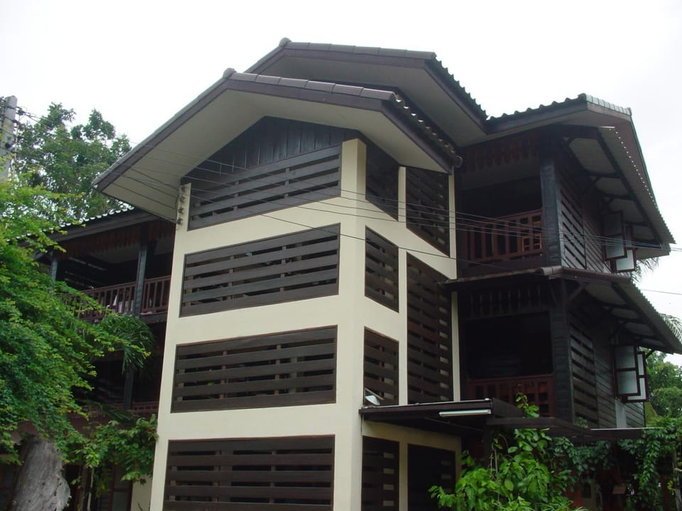 Baan Lotus Guest House Bed and Breakfast in Laos