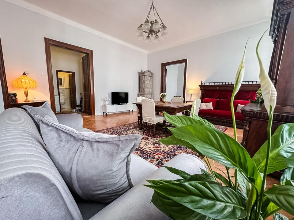 Living room, Photo of the whole room, Seating area