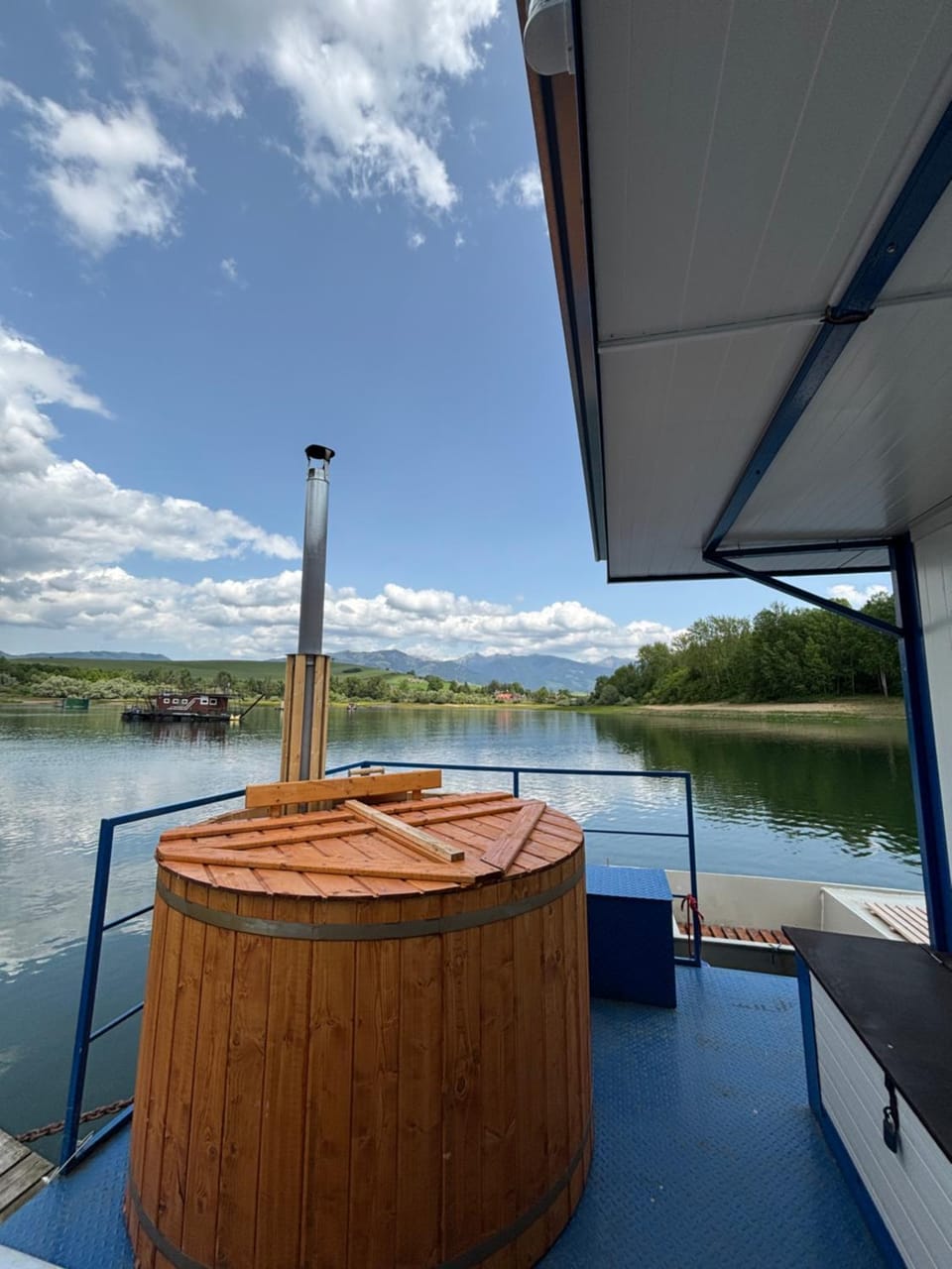 Marský Vlk - zážitkový houseboat a wellness Docked boat in Slovakia
