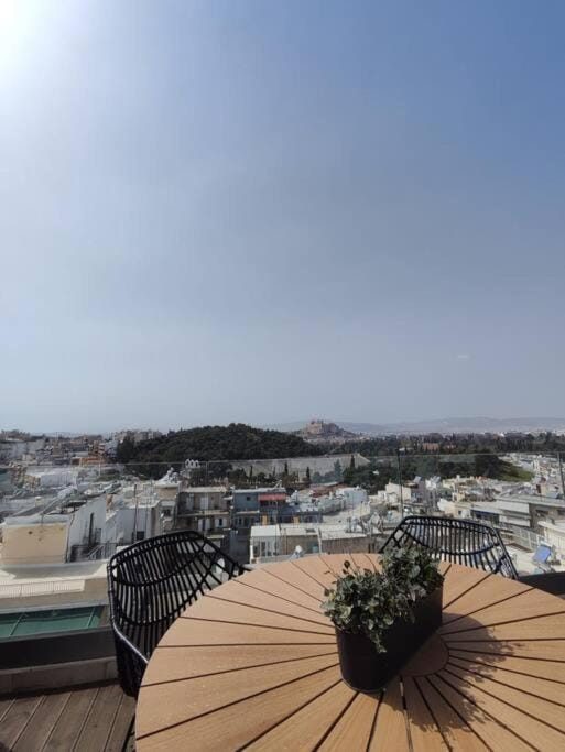 Panathenaic & Acropolis View - Jacuzzi Penthouse Apartment in Athens