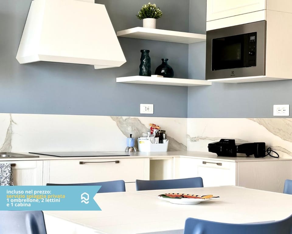 M389 - Marcelli, nuovo trilocale sul mare con spiaggia privata Apartment in Marcelli