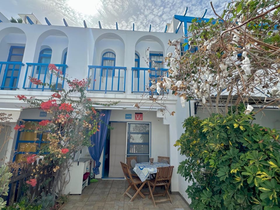 Property building, Patio, Balcony/Terrace, Garden view
