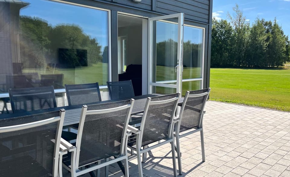 Property building, Patio, Dining area