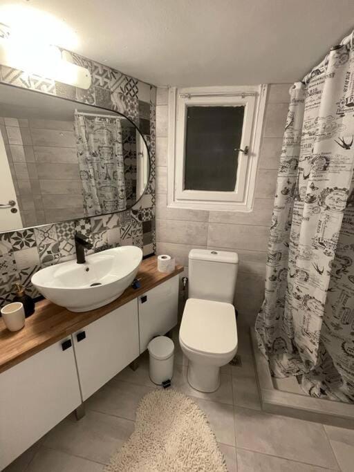 Plaka - 2 Bedroom 2 Bath Flat Apartment in Plaka