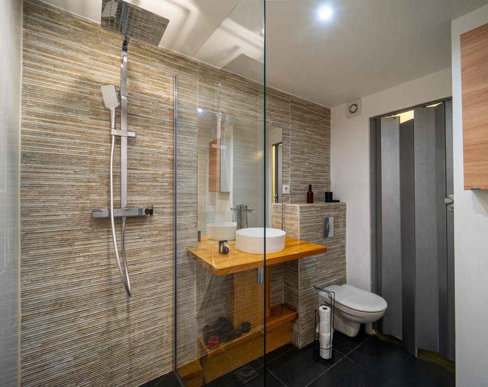 Shower, Toilet, Bathroom