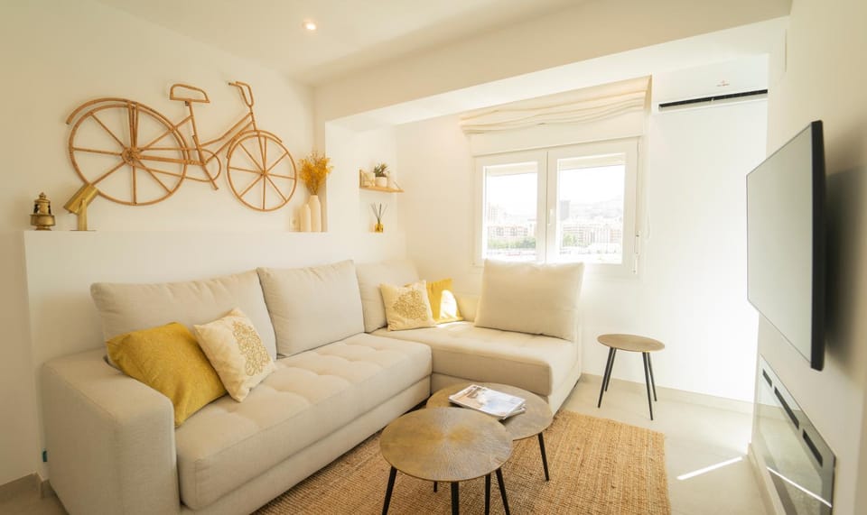Communal lounge/ TV room, TV and multimedia, Living room, Seating area, Evening entertainment