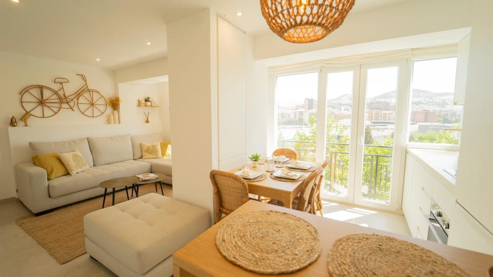 View (from property/room), Balcony/Terrace, Living room, Seating area, Dining area
