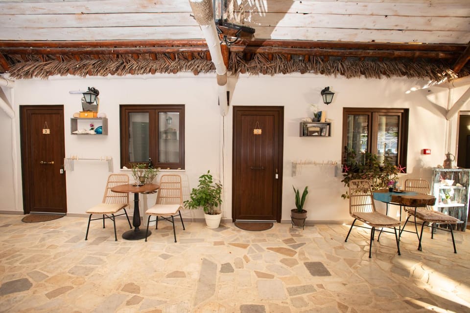 Patio, Day, Balcony/Terrace