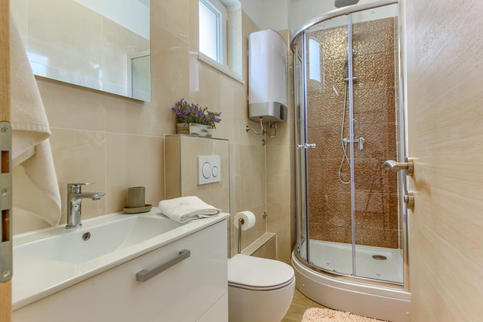 Shower, Toilet, Bathroom