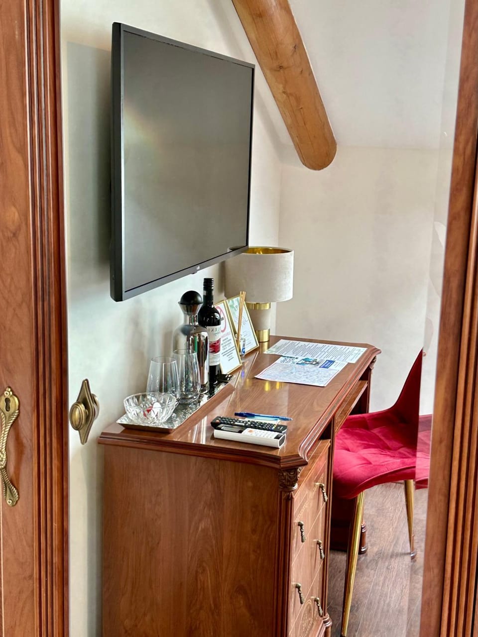 TV and multimedia, Seating area