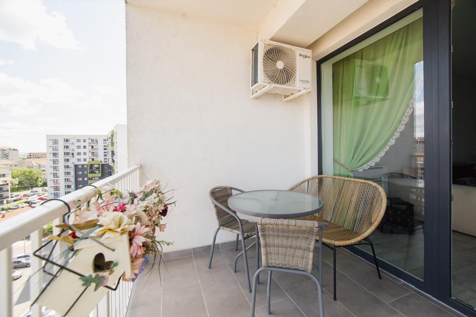 Day, View (from property/room), Balcony/Terrace, Living room, Seating area
