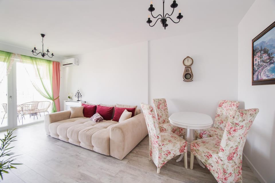 Living room, Seating area, air conditioner