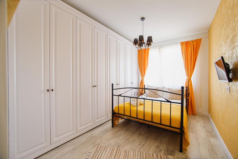 Bed, TV and multimedia, Bedroom, wardrobe