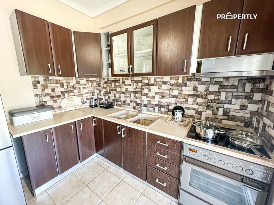Coffee/tea facilities, Kitchen or kitchenette, stove, toaster