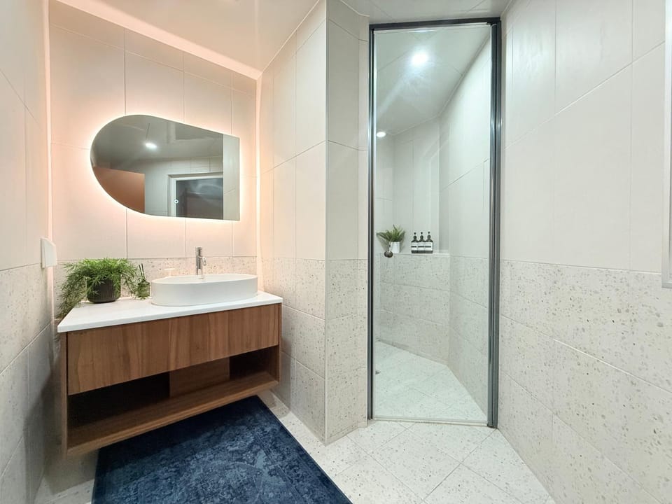 Shower, Bathroom, heating, heating, towels, towels