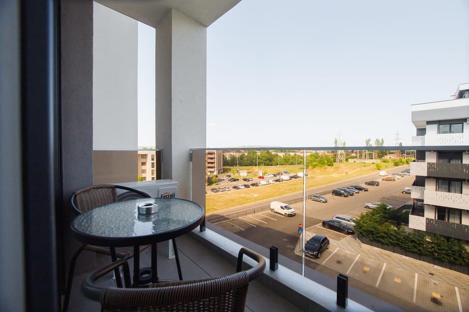 Property building, Day, Neighbourhood, View (from property/room), Balcony/Terrace, Seating area, City view, Street view, Location, Parking