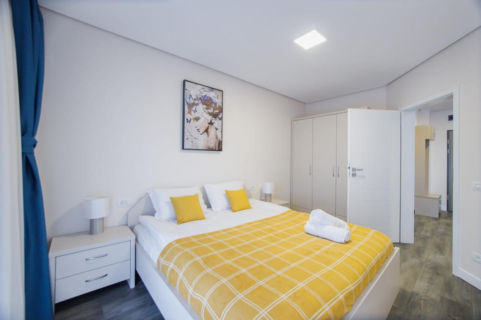 Bed, Bedroom, towels, wardrobe