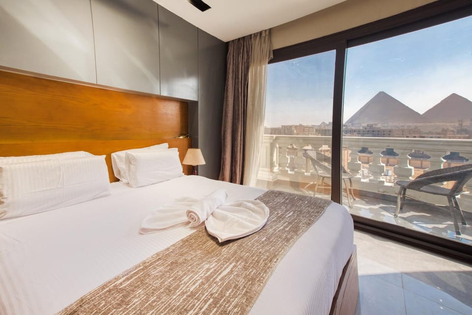 Bed, Natural landscape, View (from property/room), Balcony/Terrace, Photo of the whole room, Bedroom, Mountain view, towels
