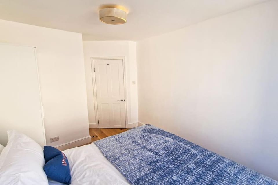 Deal Beach Resort 2BR Flat Sleeps 4 - Clockwork Stay Apartment in Dover District
