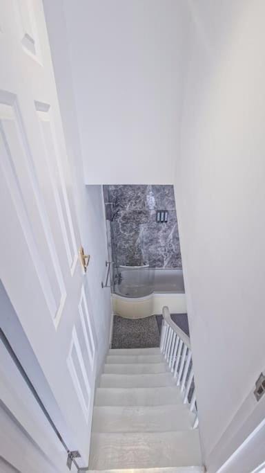 Deal Beach Resort 2BR Flat Sleeps 4 - Clockwork Stay Apartment in Dover District