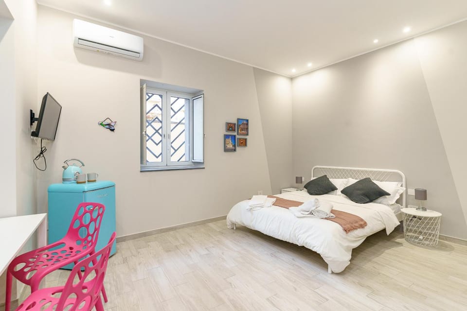 Bed, TV and multimedia, Photo of the whole room, Dining area, Bedroom, towels, air conditioner
