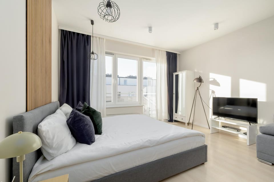 Communal lounge/ TV room, Bed, TV and multimedia, Living room, Photo of the whole room, Seating area, Evening entertainment, Bedroom