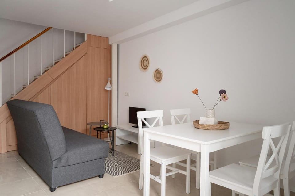 Living room, Seating area, Dining area