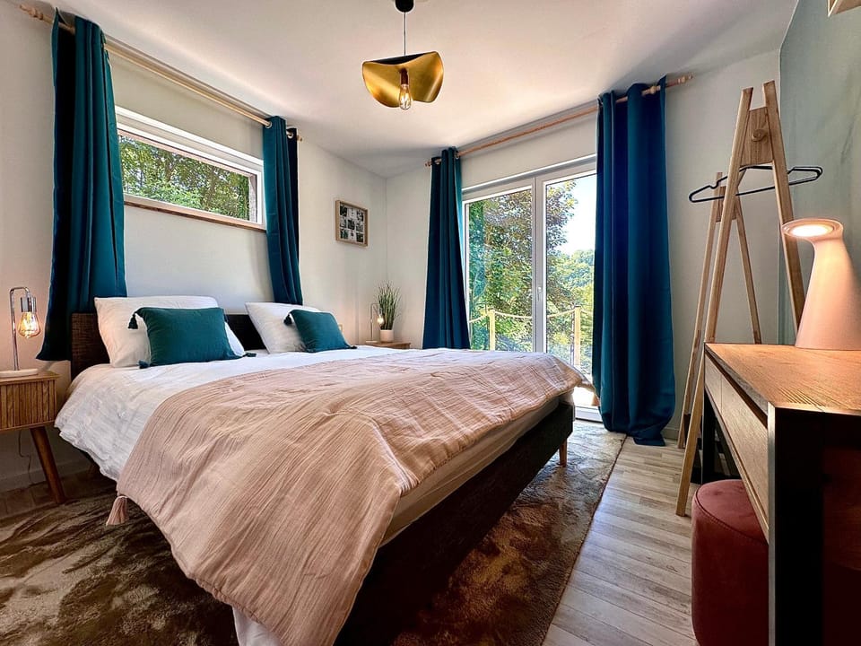 Bed, Photo of the whole room, Bedroom